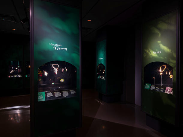 法国著名高级珠宝品牌梵克雅宝(Van Cleef & Arpels) 的绿色宝石系列
